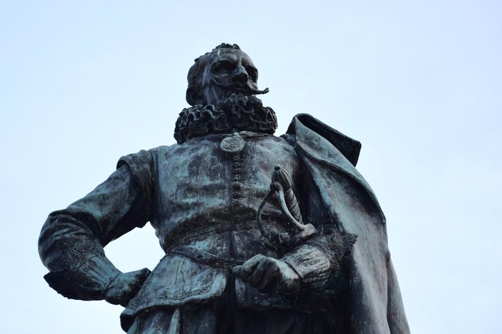 2 Hours Walking Tour Throughout History and Highlights of Hoorn