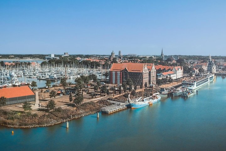 2 Hours Walking Tour Throughout History and Highlights of Hoorn