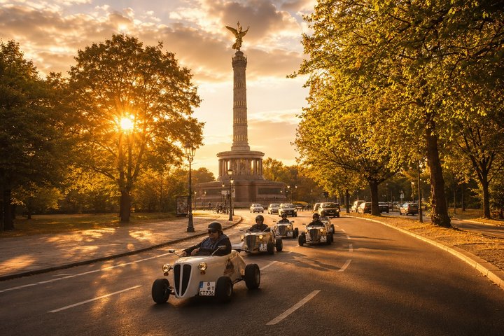 Berlin City Tour in a Mini Hotrod