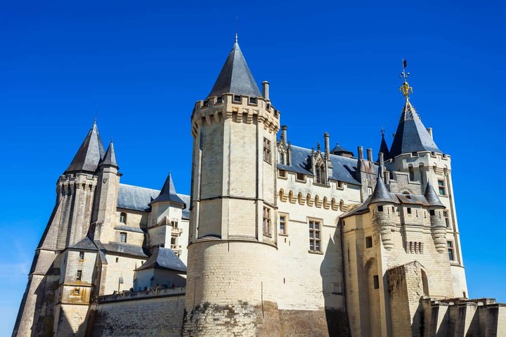 Hello Saumur: Private 2-Hour Intro City Walk with Local Guide