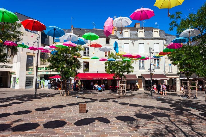 Hello Saumur: Private 2-Hour Intro City Walk with Local Guide