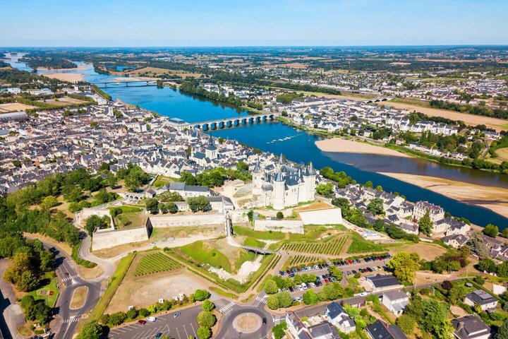 Hello Saumur: Private 2-Hour Intro City Walk with Local Guide