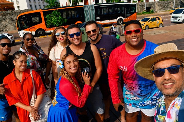 Cartagena Urban Party Boat to Cholón: 5 Stops with Lunch & Drinks