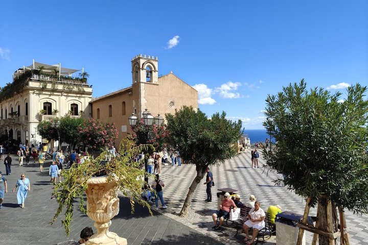 Taormina Castelmola : private cruise tour from Messina