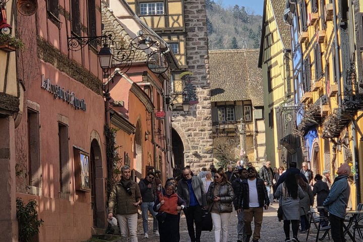 Price instead: From Strasbourg to Château ,Riquewihr and Colmar