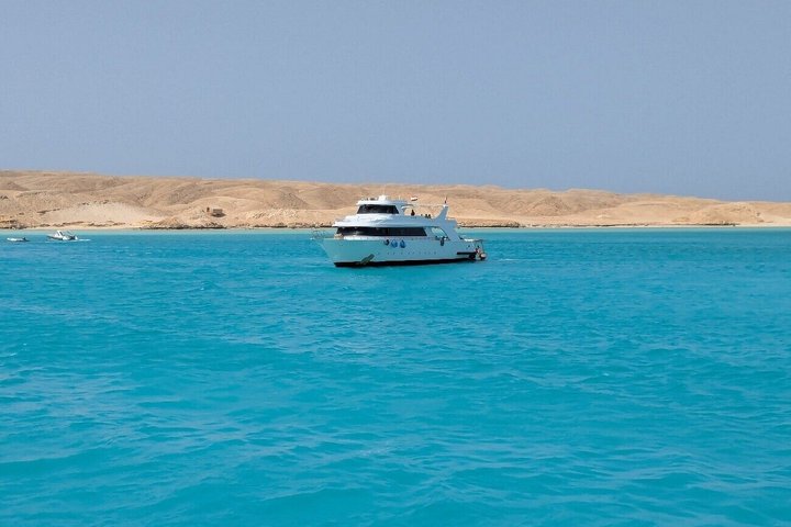 Luxury Cruise to Orange Bay and Hula Hula island Trip