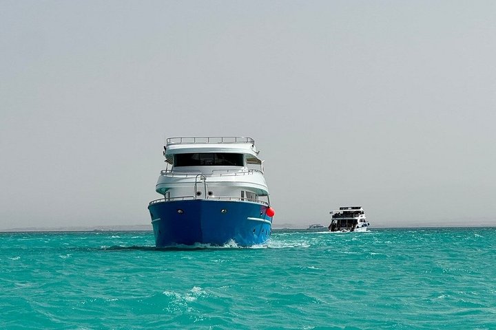 Luxury Cruise to Orange Bay and Hula Hula island Trip