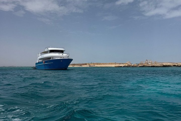 Luxury Cruise to Orange Bay and Hula Hula island Trip