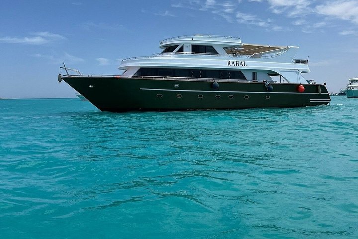 Luxury Cruise to Orange Bay and Hula Hula island Trip