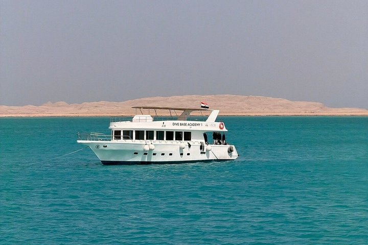 Luxury Cruise to Orange Bay and Hula Hula island Trip