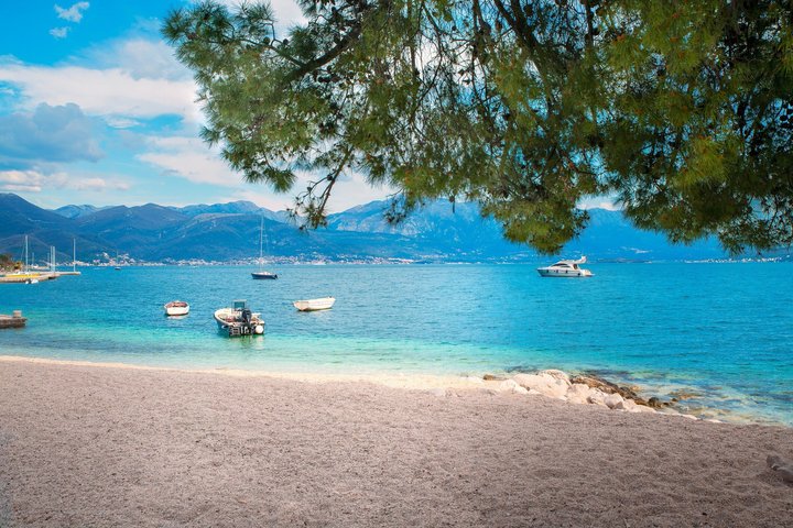 Tirana: Day Tour to Montenegro, Budva and Sveti Stefan