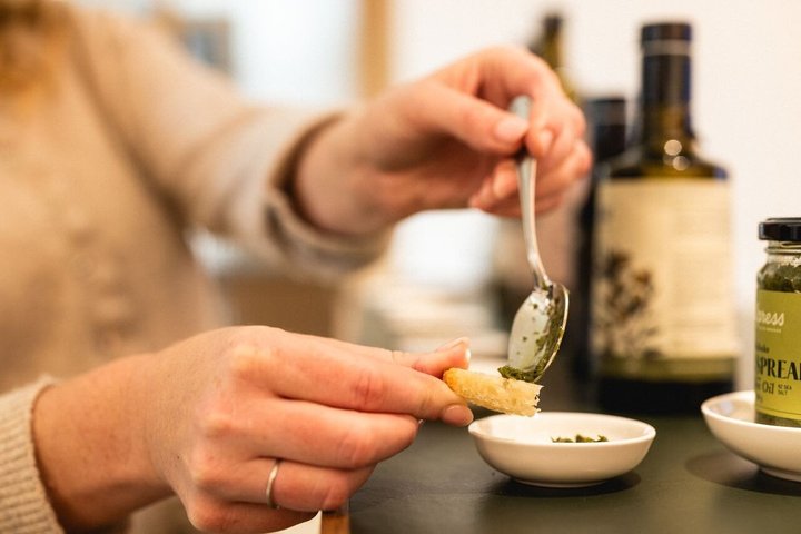 Waiheke Island Gourmet Food and Wine Tour