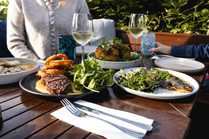The Essence of Waiheke Wine Tour