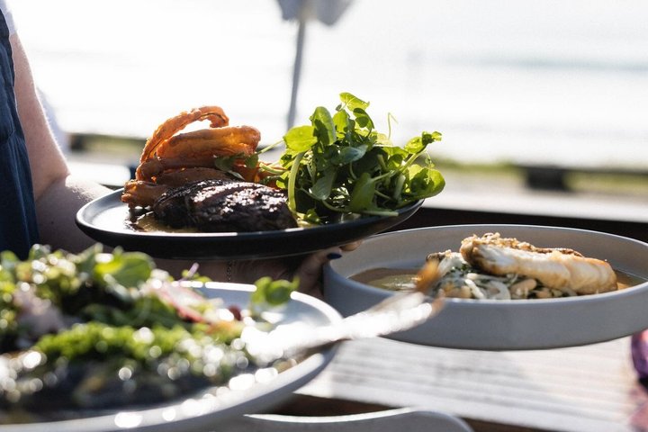 The Essence of Waiheke Wine Tour