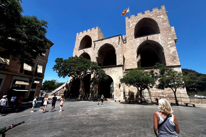 Valencia City Highlights in Guided Bike or E-Bike Tour