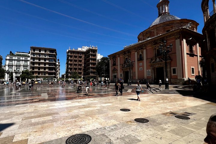 Valencia City Highlights in Guided Bike or E-Bike Tour