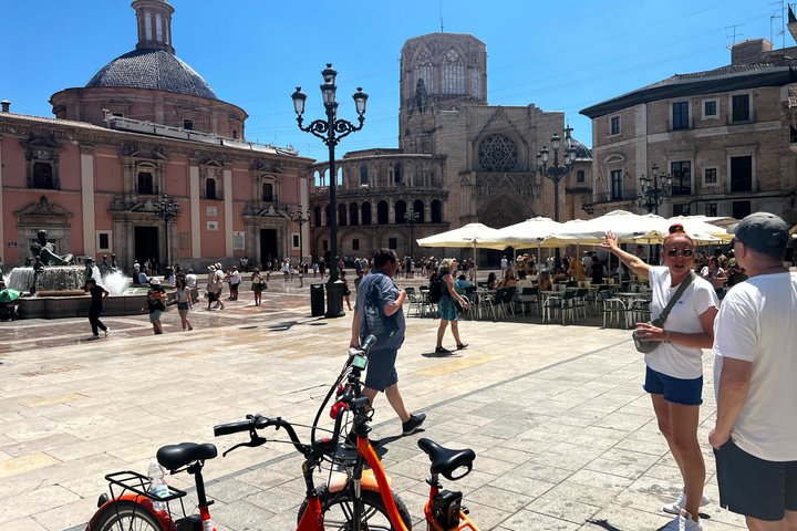 Valencia City Highlights in Guided Bike or E-Bike Tour