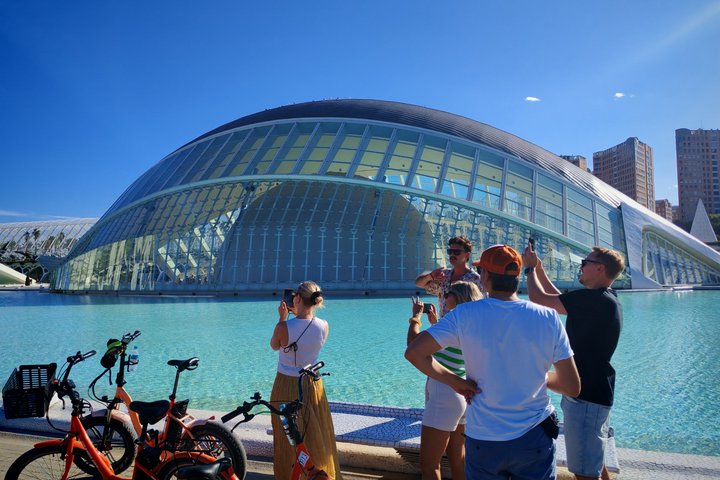 Valencia City Highlights in Guided Bike or E-Bike Tour