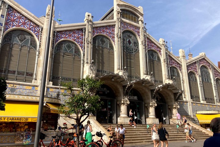 Valencia City Highlights in Guided Bike or E-Bike Tour