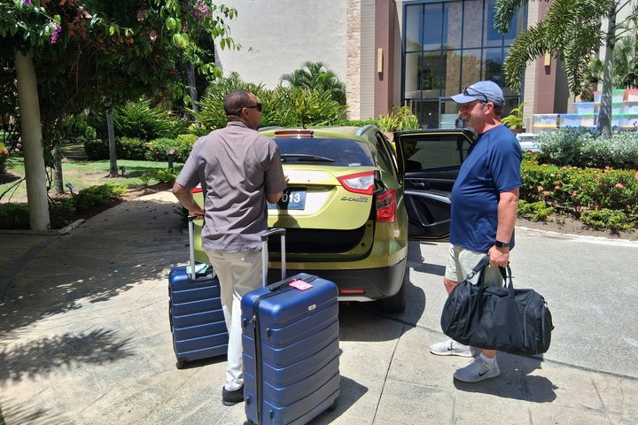 St. Lucia Airport Transfer from UVF to Any Hotel/Resort Private