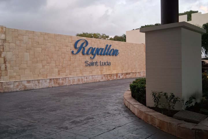 St. Lucia Airport Transfer from UVF to Any Hotel/Resort Private