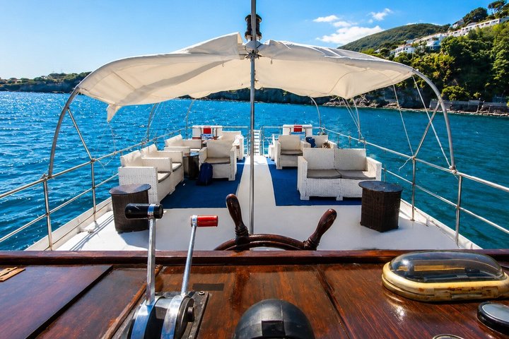 Boat excursion with lunch on board to discover Ischia