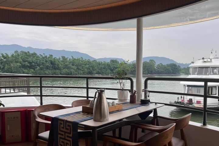 Guilin Li River 3-Star Cruise to Yangshuo with English Assist