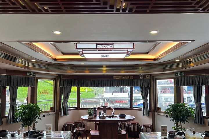Guilin Li River 3-Star Cruise to Yangshuo with English Assist