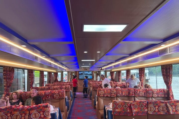 Guilin Li River 3-Star Cruise to Yangshuo with English Assist