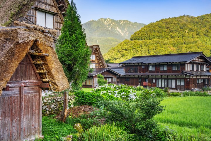 Shirakawago & Kanazawa from Kyoto by bullet train