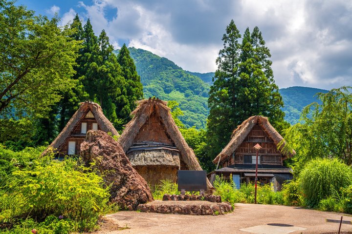 Shirakawago & Kanazawa from Kyoto by bullet train