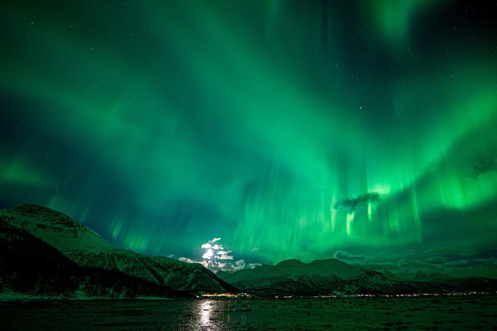 Northern Lights Tour with Local Guide and Photos