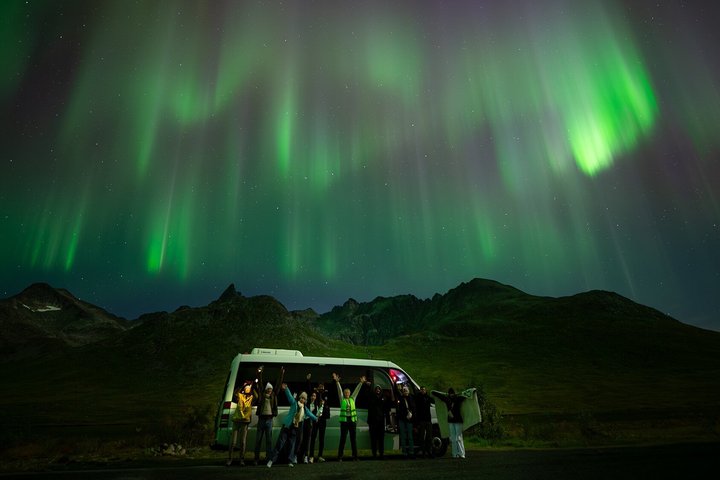 Northern Lights Tour with Local Guide and Photos