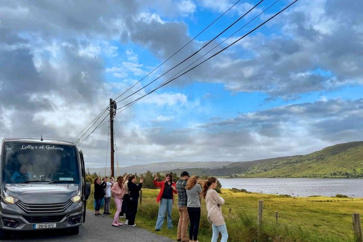 Small Group Kylemore Abbey, Sheepdog Demo & Connemara Tour