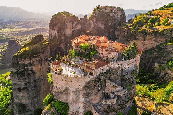 Meteora: Monasteries Tour with Lunch and Athens Transfer Option