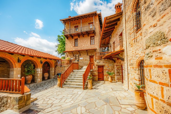 Meteora: Monasteries Tour with Lunch and Athens Transfer Option