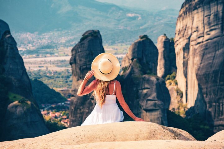 Meteora: Monasteries Tour with Lunch and Athens Transfer Option