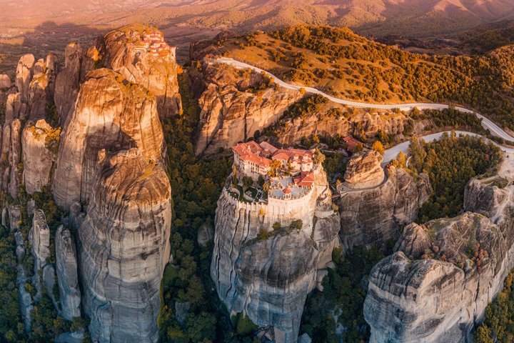 Meteora: Monasteries Tour with Lunch and Athens Transfer Option