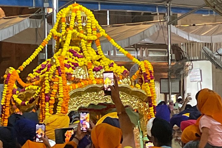 Golden Temple Night Ceremony and Light Visit Tour with Pick-Drop