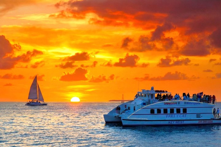 Key West Sunset Cruise: Dinner, Live Music & Drinks Included