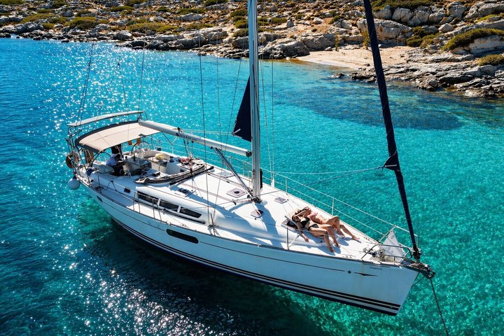 Dia Island Sailing Cruise with Meal and Water Activities