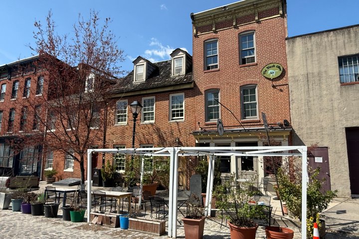 Baltimore: Fells Point & Little Italy Food Tour with 7 Tastings