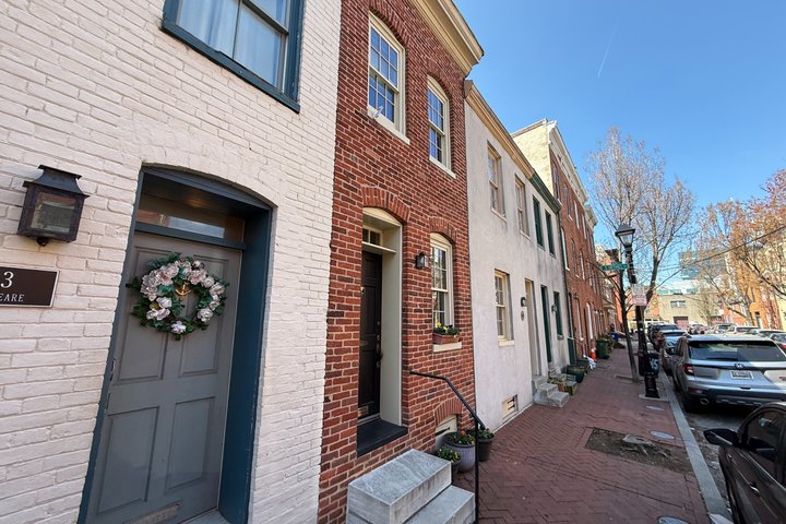 Baltimore: Fells Point & Little Italy Food Tour with 7 Tastings