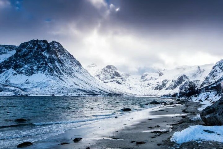 Tromsø: Arctic Fjord Trip to Sommarøy with Scenic Picnic & Photo