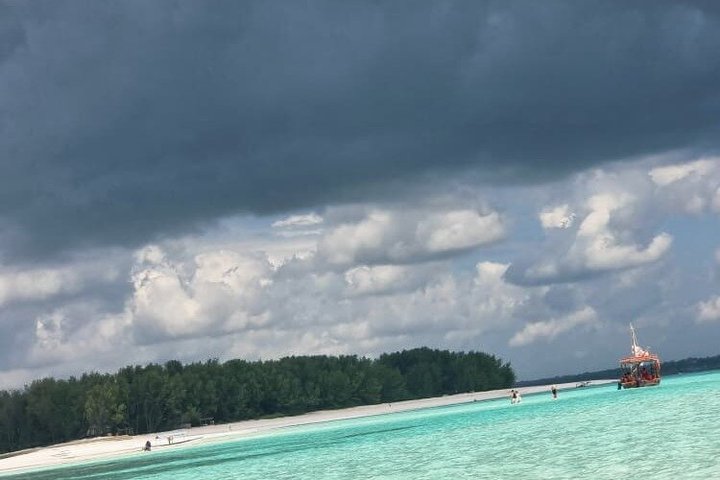 Full-Day Northern Zanzibar Snorkeling, Turtles and Sunset