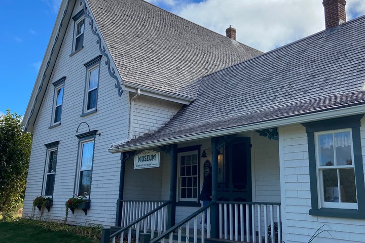 Prince Edward Island Private Tour: Culture Costal and Local Life