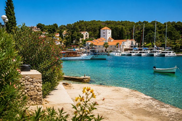 Blue Lagoon & 3 Islands Cruise with Lunch, Wine & Swim from Split