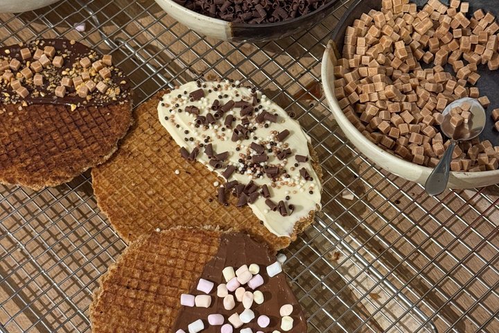 Haarlem: Combi Ticket Scenic Cruise + Stroopwafel workshop