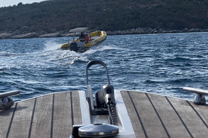 Sarandë: Small-Group Boat Tour with Surprise Extra Stop