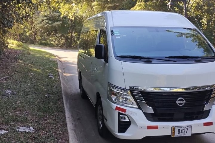 San Jose Airport (SJO) to La Fortuna Arenal Private VIP Transfer